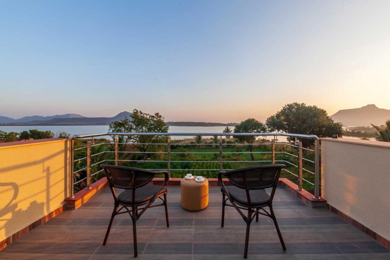 Luna Villa By Stayvista - Lakeside Charm With Terrace, Lush Lawn & Modern Decor Nashik Exterior photo